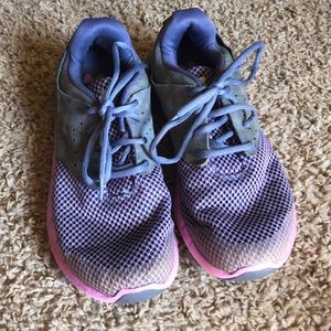 Under Armour girls tennis shoes sz 6.5